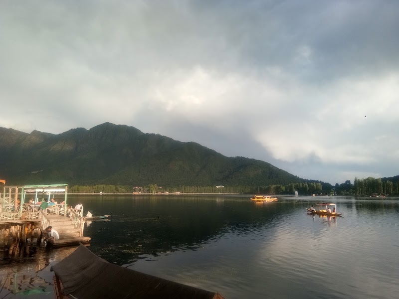 Hb light house group of house boats in dal lake - Hb light house group of house boats in dal lake, Nehru park dal lake ghat no 17, dal lake, near shankar acharya ghat, Rainawari, Srinagar, 190001