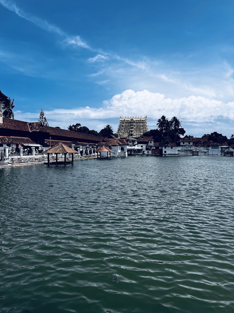 Sree Padmanabhaswamy Temple - Sree Padmanabhaswamy Temple FWMW+4HH, Padmanabhaswamy Temple Rd, Fort, East Fort, Pazhavangadi, Thiruvananthapuram, Kerala 695023, India