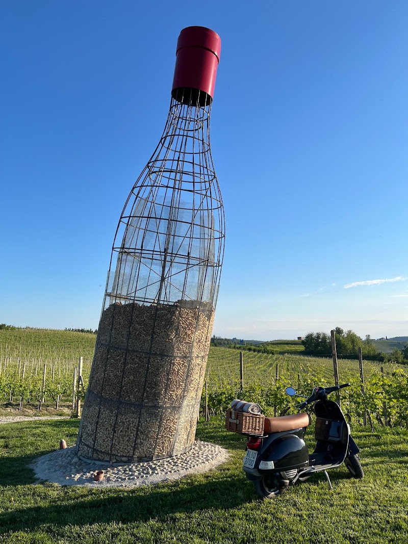 Vintage Experience - Vespa Langhe Tour - Vintage Experience - Vespa Langhe Tour, Guarene CN IT, C.so Asti, 68/70, 12050 Vaccheria CN, Italy