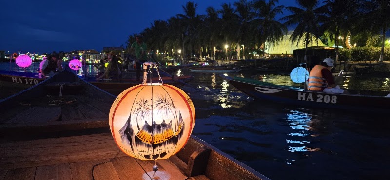 Boat Ride Ticket and Release Lantern at Hoai river in Hoi An - Boat Ride Ticket and Release Lantern at Hoai river in Hoi An, 114 Nguyễn Thái Học, Old Town, Hội An, Đà Nẵng 550000, Vietnam