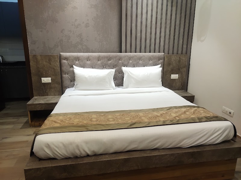 The Empire Luxury Suites - The Empire Luxury Suites Plot No 684, Sector 45, Gurugram, Haryana 122022, India