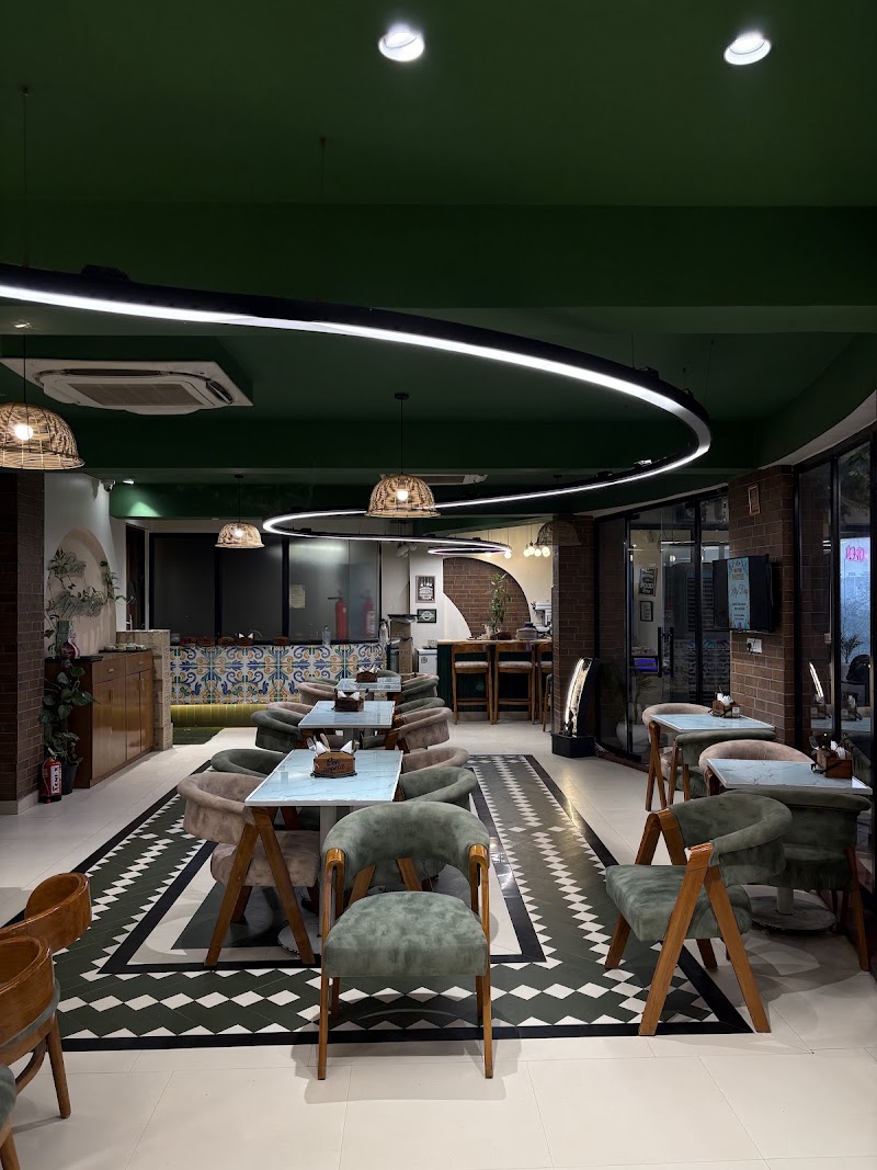 Haristo Pizzeria × Khadak Singh Da Dhaba - Haristo Pizzeria × Khadak Singh Da Dhaba 3rd floor, Anshul Plaza, DDA Sports Complex, Plot no 8, opposite Dwarka, Pocket 1, Sector 10 Dwarka, Dwarka, Delhi, 110075, India