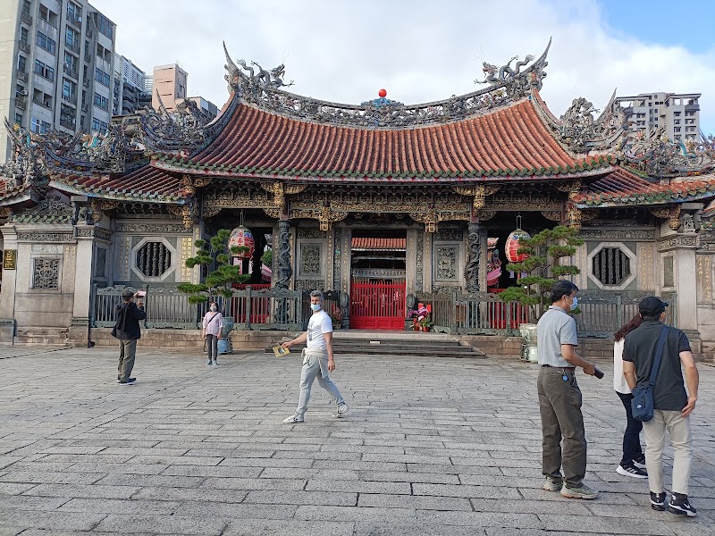 Lungshan Temple - Lungshan Temple, No. 211, Guangzhou St, Wanhua District, Taipei City, Taiwan 10853
