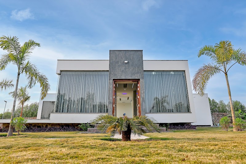 Alaya Stays by ELIVAAS Amaltas Aravali - Alaya Stays by ELIVAAS Amaltas Aravali Farm No C-69, Ansal Aravali Retreat, near PATHWAYS WORLD SCHOOL, Block C, Gurugram, Haryana 122102, India