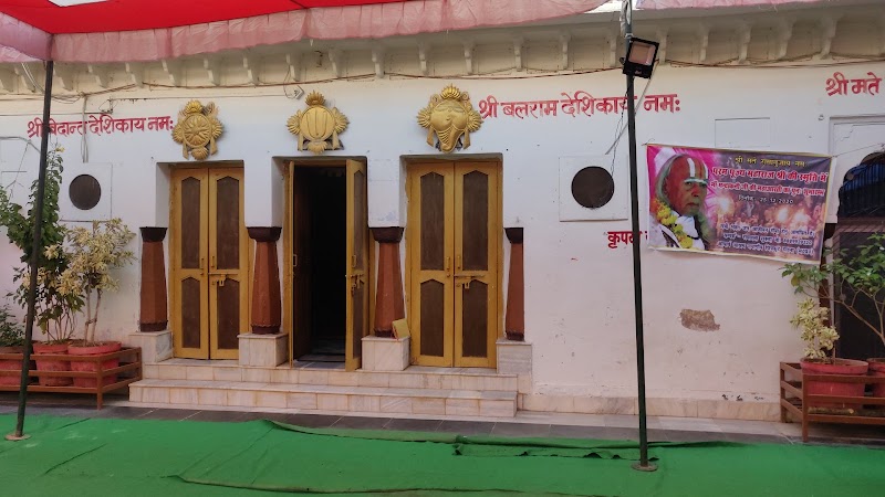 Acharya Rajguru Ashram - Acharya Rajguru Ashram, 5VGF+QC7, Naya Gaon, Chitrakoot, Madhya Pradesh 485334, India