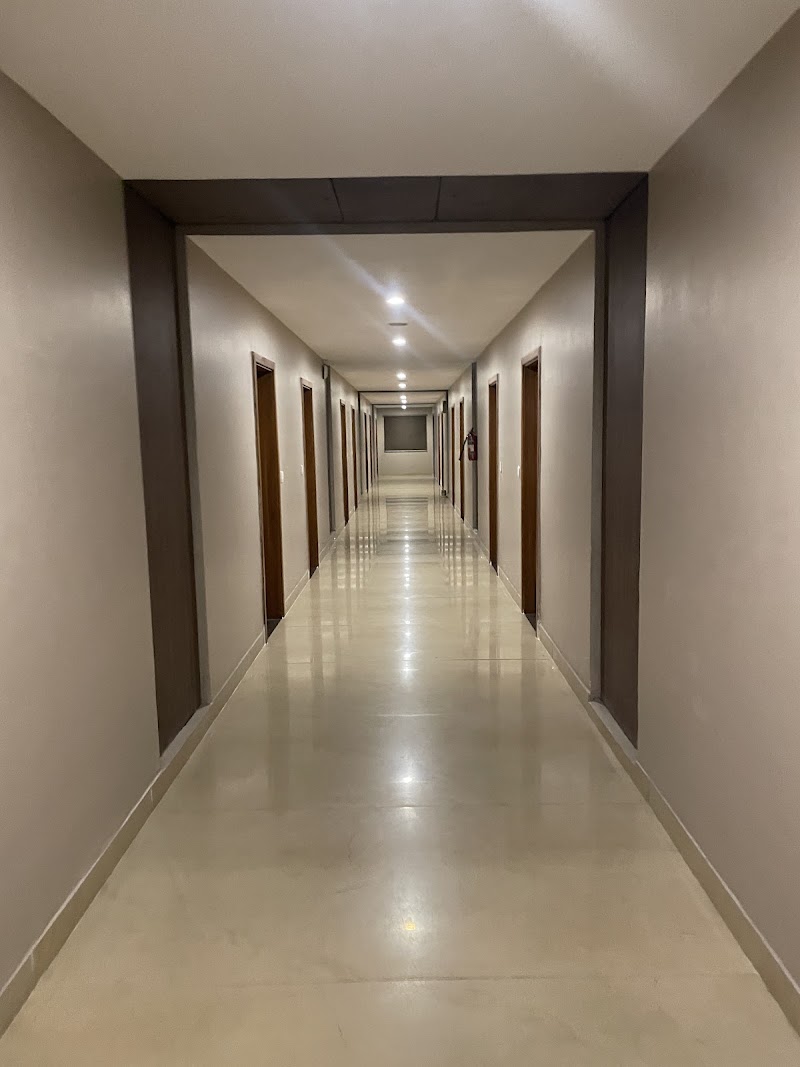 Le Roi Raipur Hotel - Le Roi Raipur Hotel, Multifunctional Complex Raipur, Railway Station, Station Road, Moudhapara, Raipur, Chhattisgarh 492009, India
