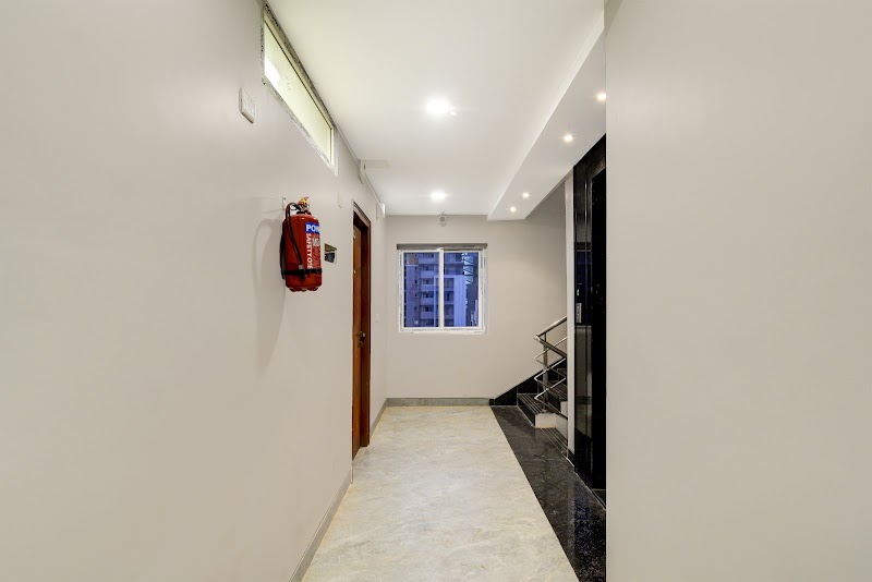Super Townhouse by OYO Miyapur - Super Townhouse by OYO Miyapur, Survey No. 211, GHMC Circle, Plot No. 43, Balaji Nagar, Serilingampalle (M), Hyderabad, Telangana 500049, India