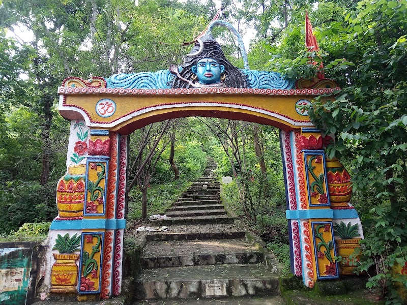 Siddhi Muni Baba Temple - Siddhi Muni Baba Temple, Kakka pahad, 846V+C39, Ratanpur, Chhattisgarh 495442, India