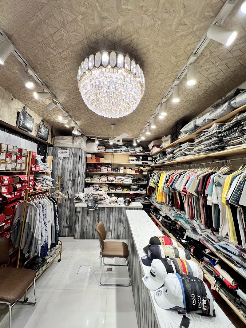 Panther fashion hub Vns - Panther fashion hub Vns, Tilbhandeshwer, Bhelupur, Thana, Varanasi, Uttar Pradesh 221001, India