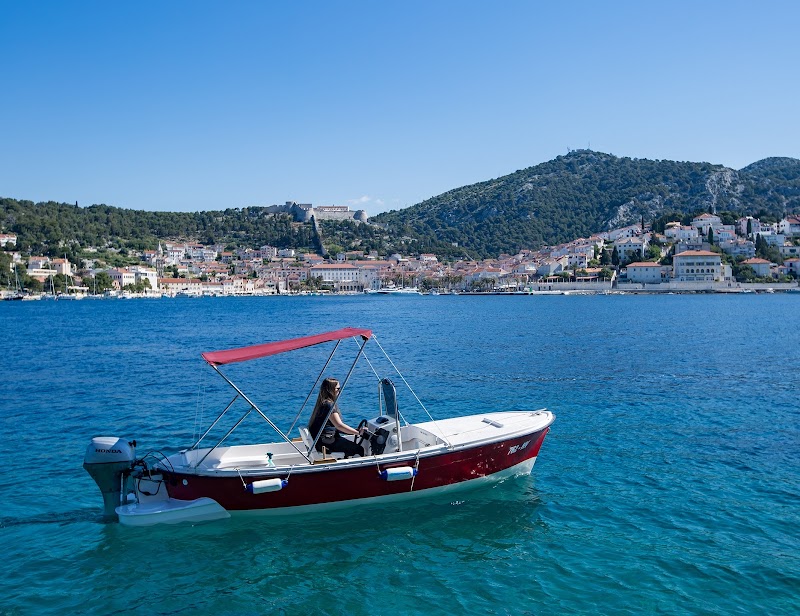 Arta Private Boat Tours Hvar – Blue & Green Caves, Red Rocks, Vis & Pakleni Islands - Arta Private Boat Tours Hvar – Blue & Green Caves, Red Rocks, Vis & Pakleni Islands Domovinskog rata 37, 21450, Hvar, Croatia