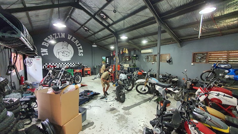 Deus Ex Machina - Temple of Enthusiasm - Deus Ex Machina - Temple of Enthusiasm Jl. Batu Mejan Canggu No.8, Canggu, Kec. Kuta Utara, Kabupaten Badung, Bali 80361, Indonesia