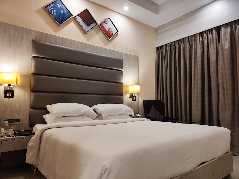 Golden Tulip - Golden Tulip, 2nd Cross Road Dd 19, DD-19, 3rd Ave, DD Block, Sector 1, Bidhannagar, Kolkata, West Bengal 700064, India