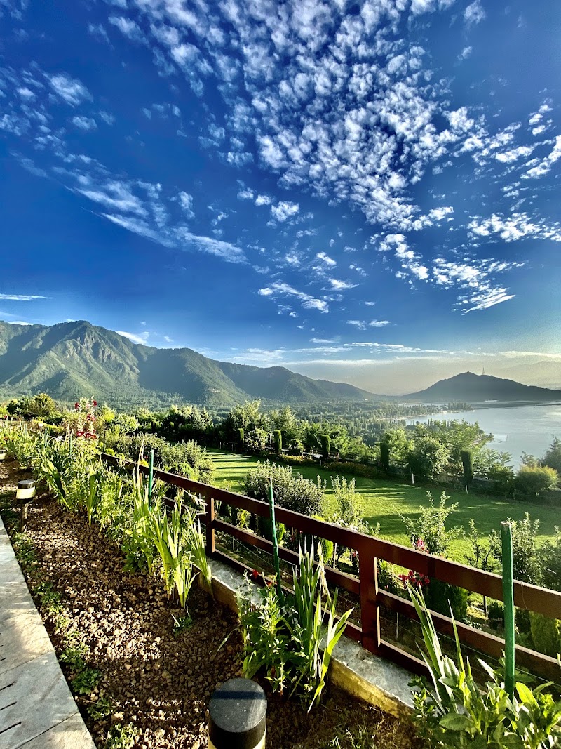 Vivanta Dal View - Vivanta Dal View 4V3J+2HG, near Kralsangri, Brein, Srinagar, 191121
