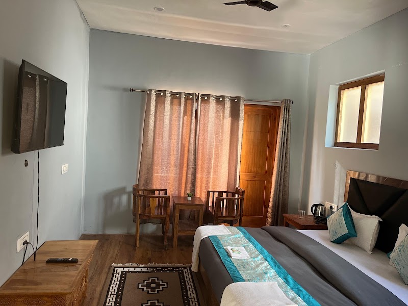 Hotel Honeybee - Hotel Honeybee Main, Tokpo road, opp. Hotel Padma, shenam, Leh, 194101