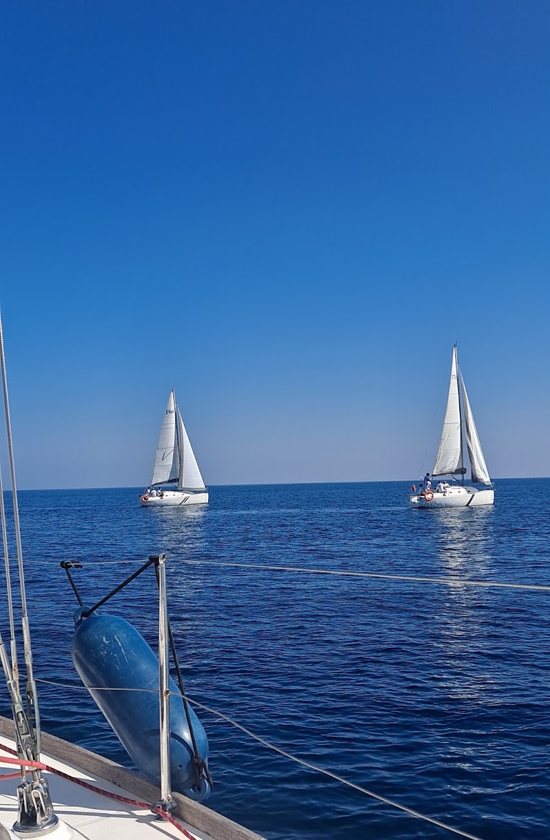Velas Blancas Club - Velas Blancas Club Marina Valencia Mar, Camino del Canal, 91, 46024 València, Valencia, Spain