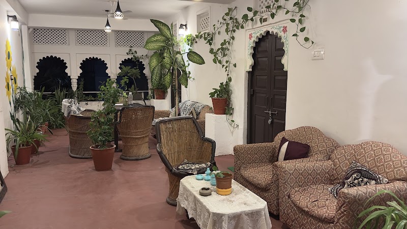Hotel Lake Star Bistro - Hotel Lake Star Bistro 80, Naga Nagri, near Leela Palace staff gate, Cheerwa, Ambamata, Udaipur, Rajasthan 313004, India