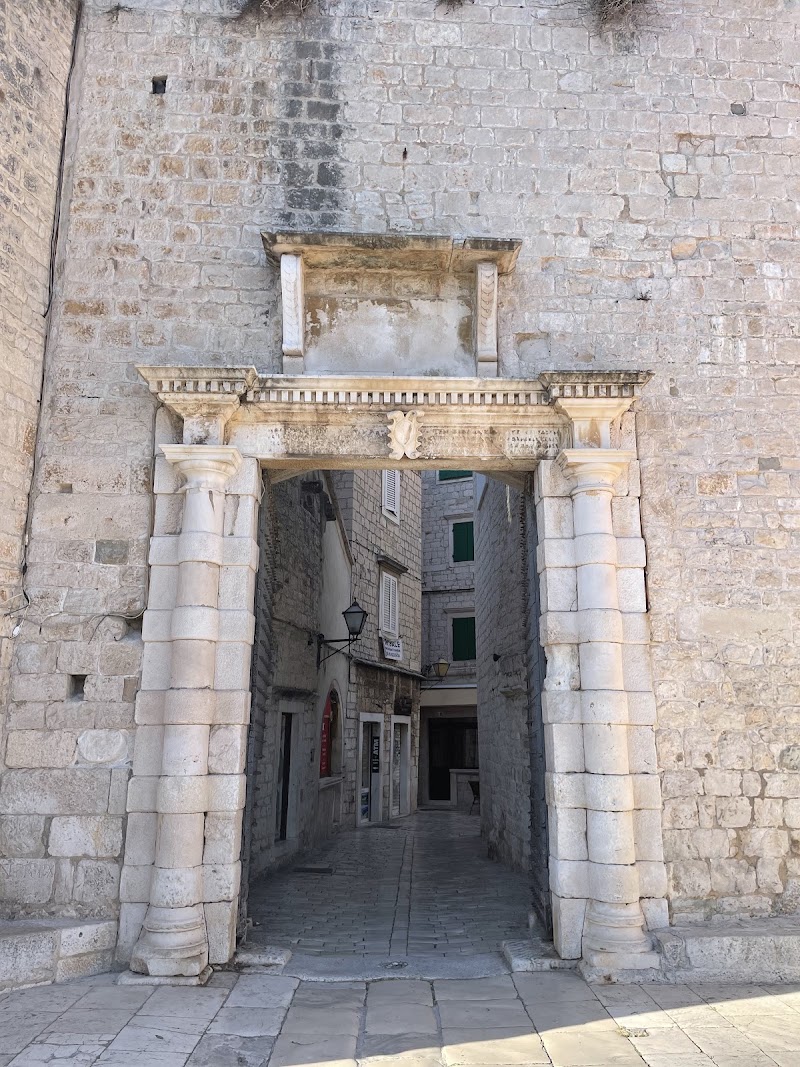 South Gate - South Gate, Obala bana Berislavića, 21220, Trogir, Croatia
