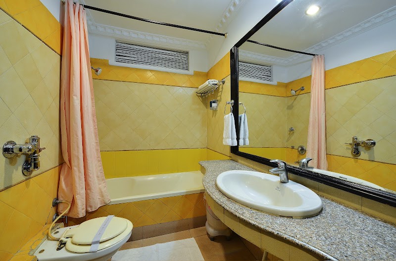 Hotel City Heart Premium - Hotel City Heart Premium SCO 202-203-204, Bridge Road, above Tasva, Shopping Plaza, 17C, Sector 17, Chandigarh, 160017, India
