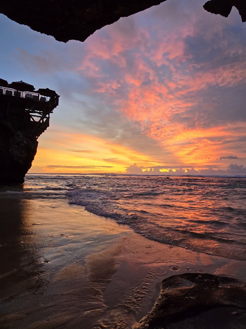 Pantai Suluban - Pantai Suluban, 53MQ+H8R, Jl. Pantai Suluban, Pecatu, Kec. Kuta Sel., Bali, 80361, Indonesia