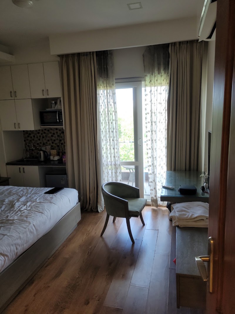 BluO Luxury Stay Medicity Balcony TubGym