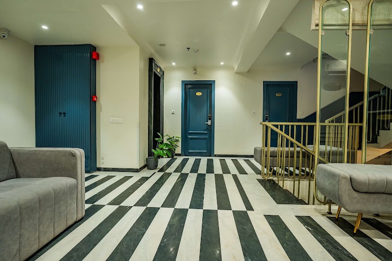 Hotel Lake Metro - Hotel Lake Metro Nr. Hotel Rudura Palace, Railway Station Rd, behind Natraj dinning Restaurant, Udaipole, Jawahar Nagar, Shivaji Nagar, Udaipur, Rajasthan 313001, India