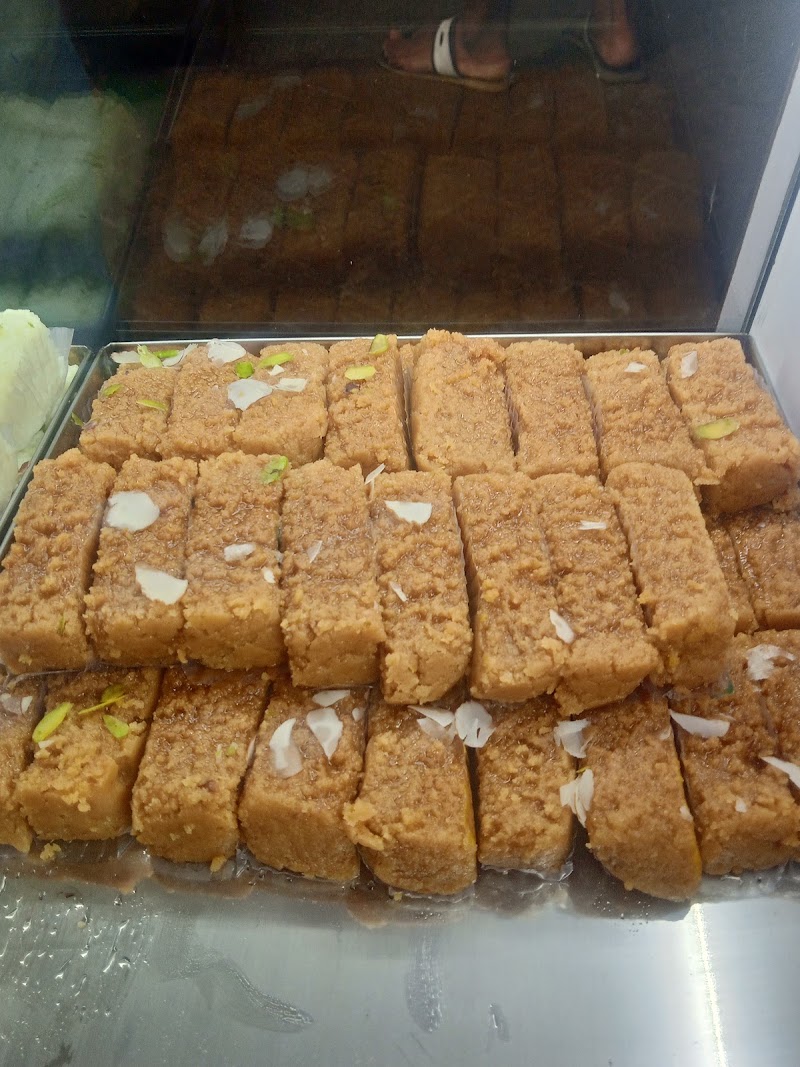 Subhash Vadapav & Sweets - Subhash Vadapav & Sweets Shop No.142/11, Chinchwadi, 29th Rd, Bandra West, Mumbai, Maharashtra 400050, India