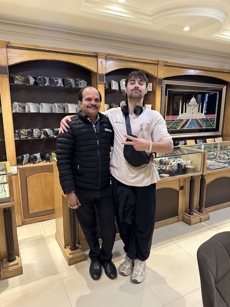 Majestic Emporio - Jewellery & More - Majestic Emporio - Jewellery & More Lg-4&7, Hotel Deluxe Plaza, MG Tower, Fatehabad Rd, Bansal Nagar, Tajganj, Agra, Uttar Pradesh 282001, India
