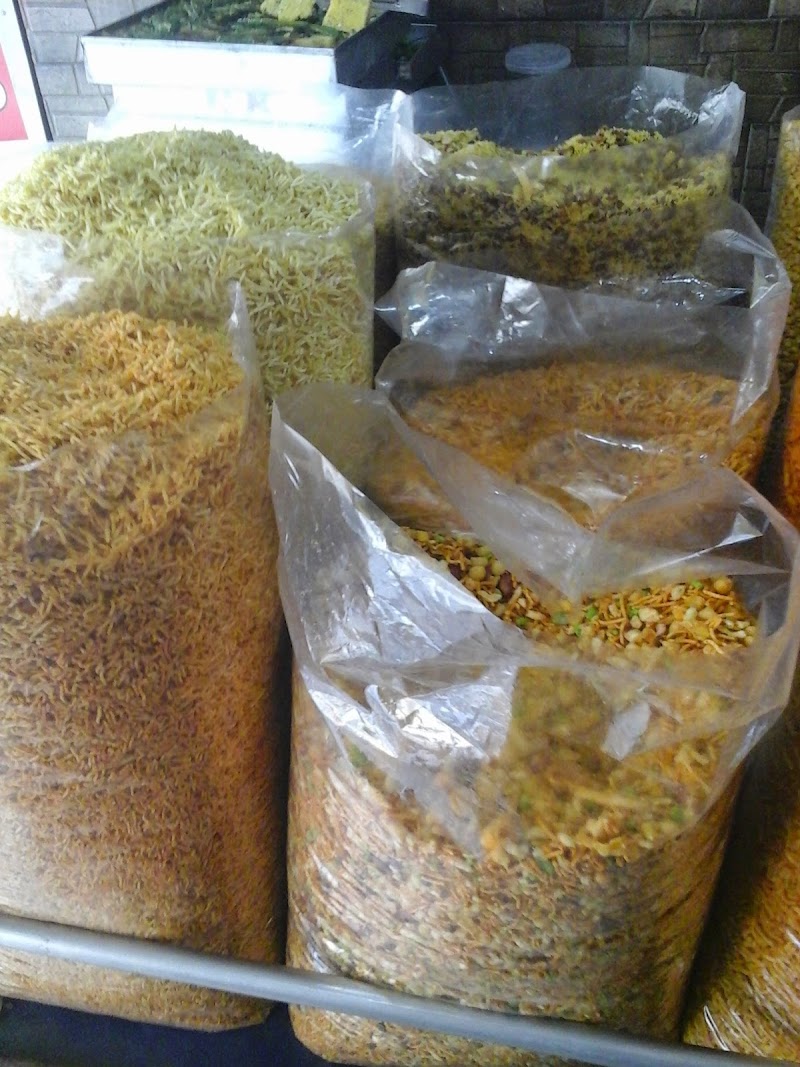 Samosa Hub - Samosa Hub, F-4/10, Mandir Marg, Block F, Krishna Nagar, Delhi, 110051, India