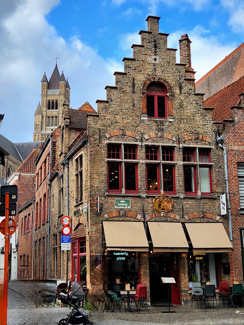 Legends - Legends, Markt 1, 8000 Brugge, Belgium