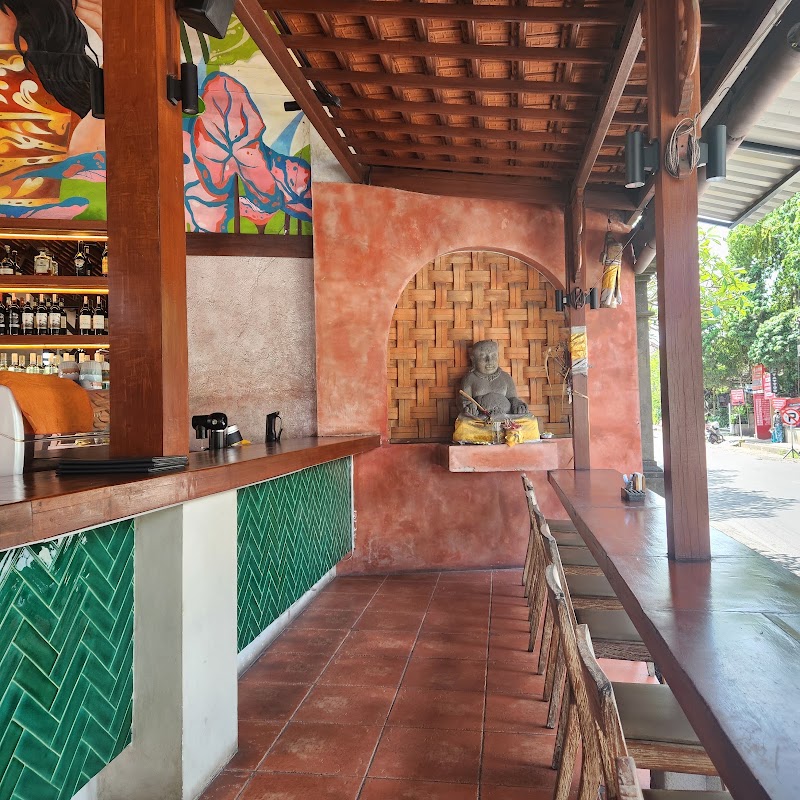 Oops Restaurant and Bar - Oops Restaurant and Bar, F7V7+3FM, Jl. Raya, Ubud, Kecamatan Ubud, Kabupaten Gianyar, Bali 80571, Indonesia
