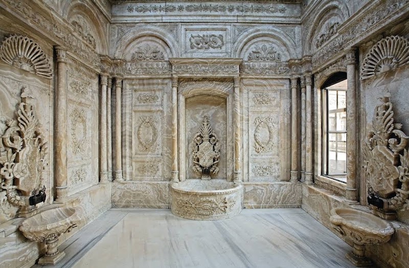 Dolmabahçe Palace - Dolmabahçe Palace, Vişnezade, Dolmabahçe Cd. No:2, 34357 Beşiktaş/İstanbul, Türkiye