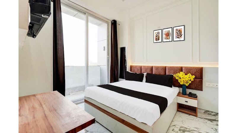 Super Collection O by OYO Surajpur Chowk Greater Noida - Super Collection O by OYO Surajpur Chowk Greater Noida Plot Number 258, Chowk, opposite Crown Plaza, Surajpur, Noida, Greater Noida, Uttar Pradesh 201306, India