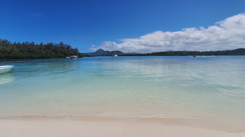 Ile aux Cerfs beach - Ile aux Cerfs beach, стров Серф о., PRM4+67V, Beau Champ, Mauritius