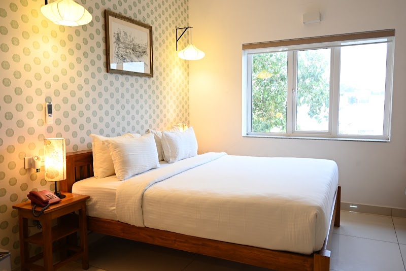 Hotel Aura By Woco Stays - Hotel Aura By Woco Stays 226, Mission St, MG Road Area, Puducherry, 605001, India