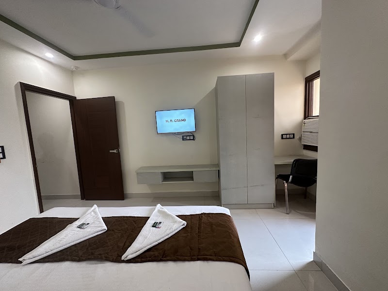 HR Grand Hotel - HR Grand Hotel 256/9, Main Road, behind Apollo Hospital, Pocket 10B, Jasola Vihar, New Delhi, Delhi 110025, India