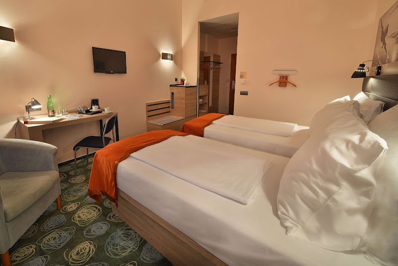 Ramada by Wyndham Airport Prague - Ramada by Wyndham Airport Prague, 1067, K Letišti 25a, 160 00 Praha-Praha 6, Czechia