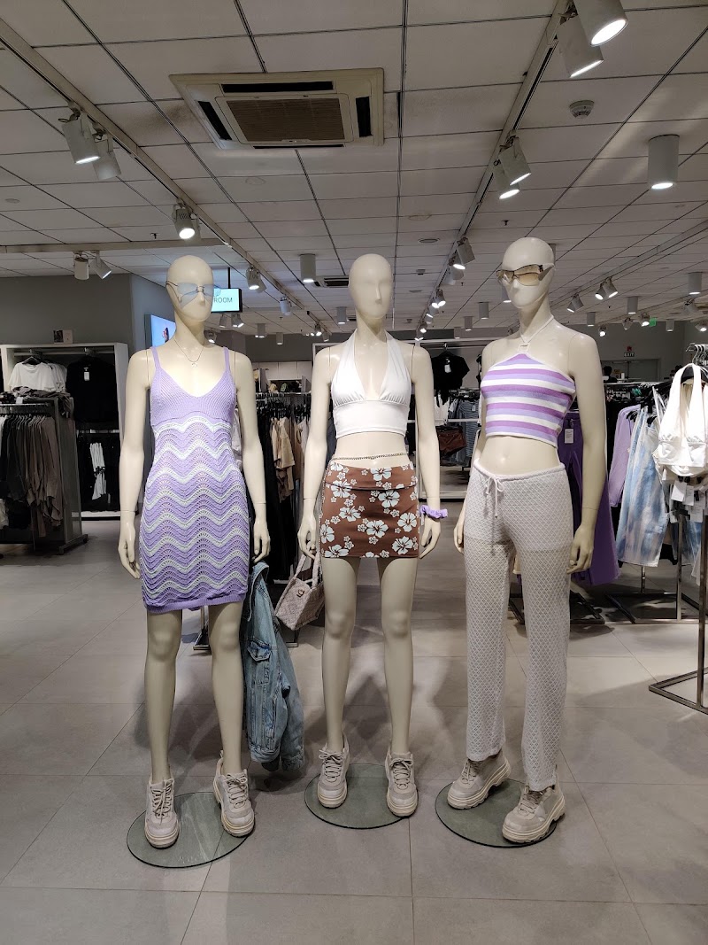H&M - H&M 1st Floor, HUDA Metro station, North Wing, Sector 29, Gurugram, Haryana 122009, India