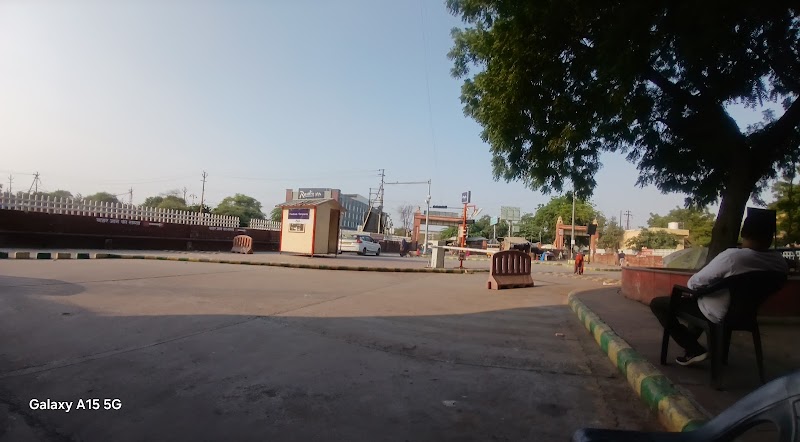 Parking - Parking, HM97+W72, Chaitanya Vihar, Rajpur Khadar, Vrindavan, Uttar Pradesh 281121, India