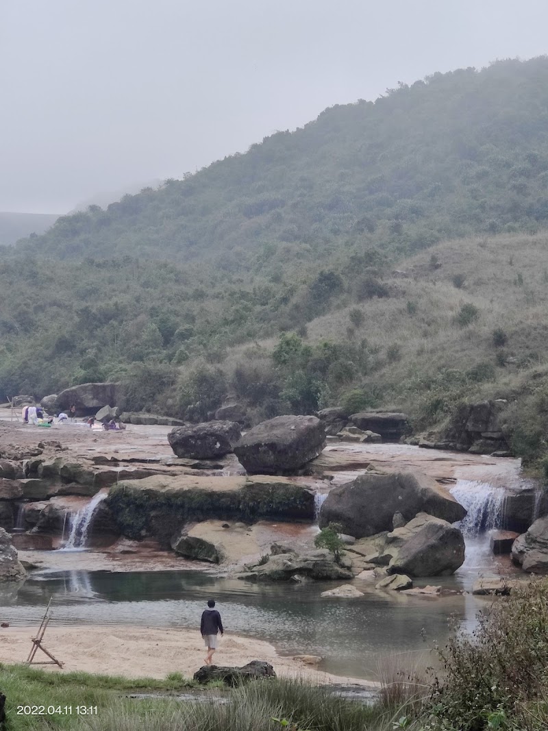 Dainthlen Falls - Dainthlen Falls 7MVM+99G, Dainthlen Road, Sohra, Meghalaya 793108, India