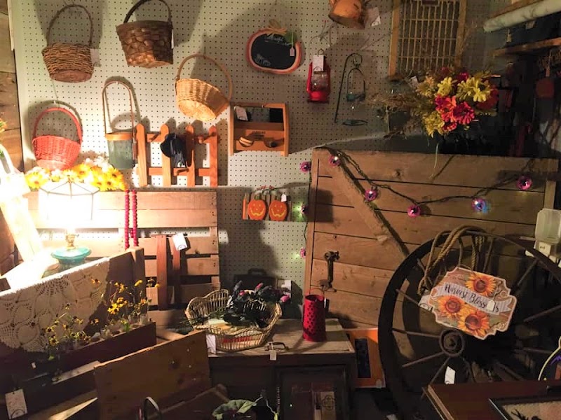 Riverfront Antiques - Riverfront Antiques, 243 5th Ave S, Clinton, IA 52732, USA