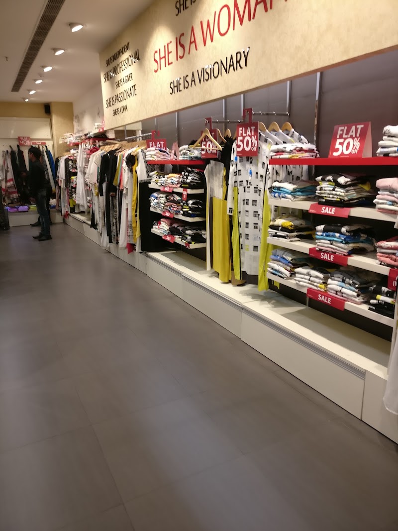 Lakshita - Lakshita Ground Floor 41a MGF, MGF Metropolitan Mall, Mehrauli-Gurgaon Rd, DLF Phase 2, Sector 25, Gurugram, Haryana 122009, India