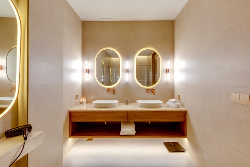 The Manor Hotel - The Manor Hotel 77, Mathura Rd, Friends Colony West, New Delhi, Delhi 110065, India