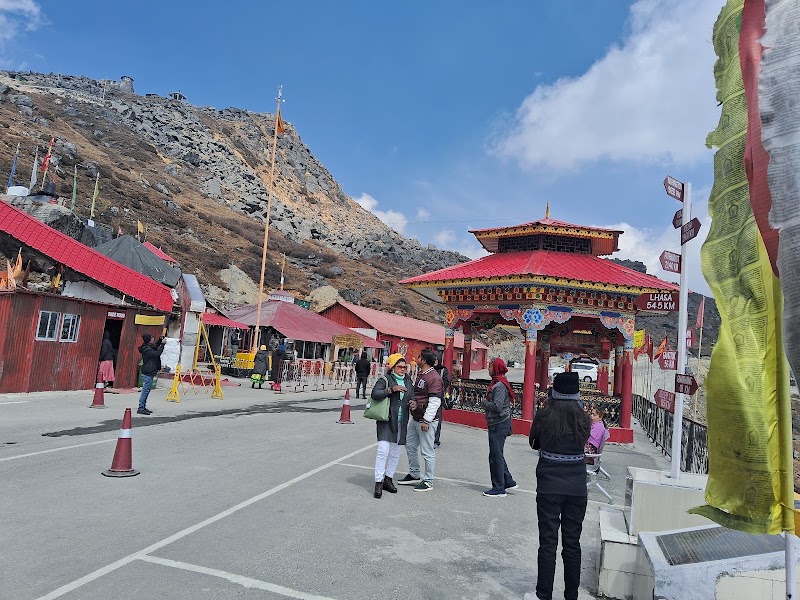 Baba Harbhajan Singh Shrine - Baba Harbhajan Singh Shrine 9R8Q+85V, Phadamchen, Sikkim 737102, India