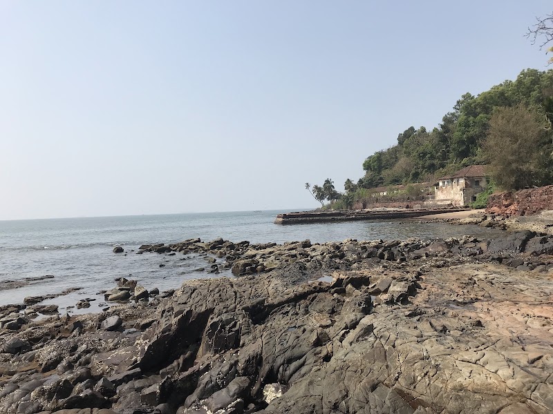 Aguada rocky Beach - Aguada rocky Beach FQVH+43H, Goa 403001, India