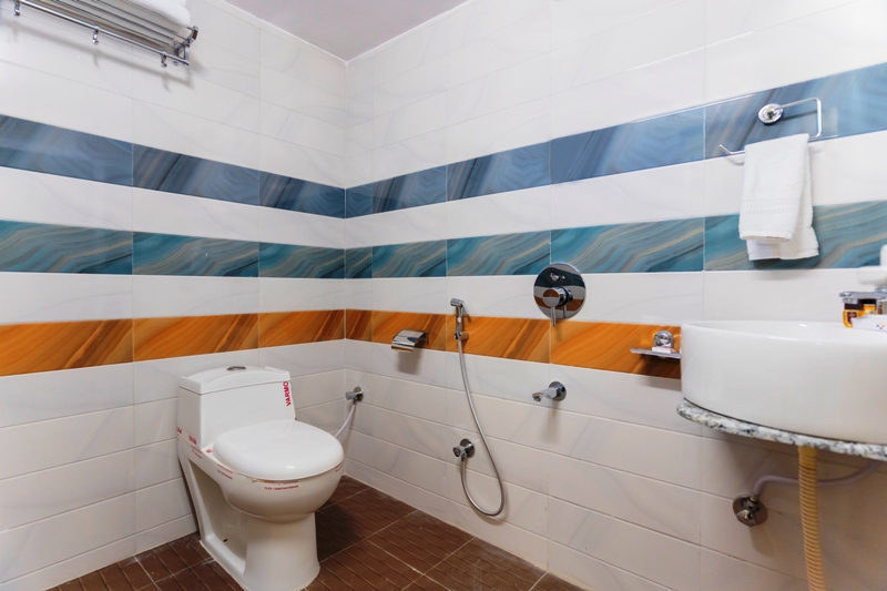 Hotel Lake N Hill View - Hotel Lake N Hill View & Rope Way, 60, near Fatehsagar Lake, beside Jain Temple, Dewali, Panchwati, Udaipur, Rajasthan 313001, India