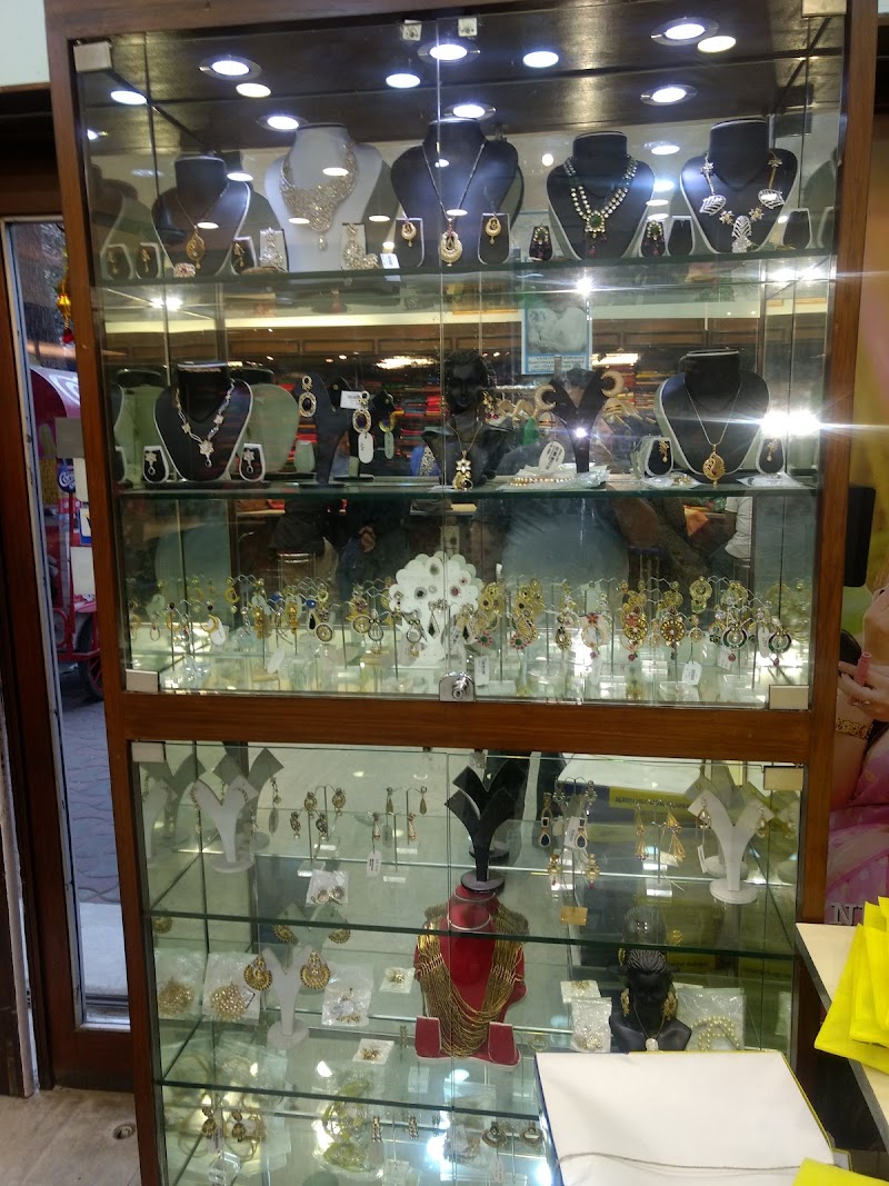 Indian Silk House Agencies Rash Behari Avenue - Indian Silk House Agencies Rash Behari Avenue, 129A, Rash Behari Ave, Triangular Park, Dover Terrace, Ballygunge, Kolkata, West Bengal 700029, India
