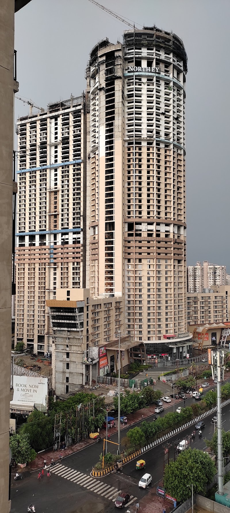 Gate no 1, Supertech Capetown - Gate no 1, Supertech Capetown H9GV+262, Internal Capetown Society Rd, Supertech Capetown, Sector 74, Noida, Uttar Pradesh 201316, India