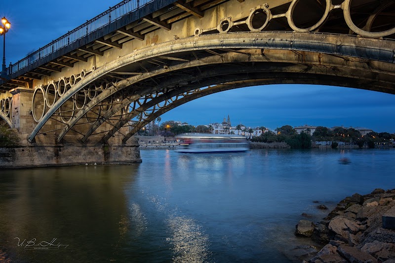 Triana Bridge - Triana Bridge, Puente de Isabel II, 30, 41010 Sevilla, Spain
