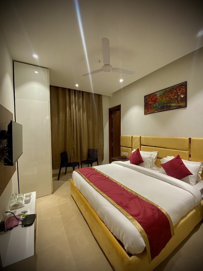 Hotel Heritage - Hotel Heritage SCO 32, SILVER CITY, MAIN, AMBALA, HIGHWAY, Zirakpur, Gazipur, Punjab 140603, India