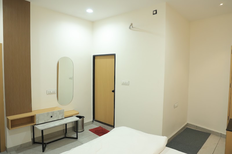 Hotel Shiv Om Ujjain - Hotel Shiv Om Ujjain 114/2, Hanuman Naka, Keshav Nagar, Ujjain, Madhya Pradesh 456001, India
